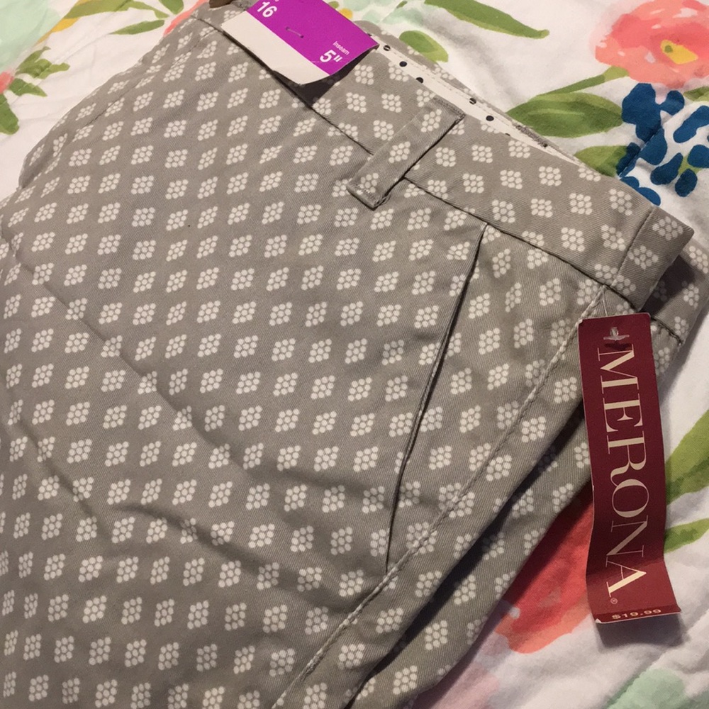 Printed shorts - Picture 2 of 4